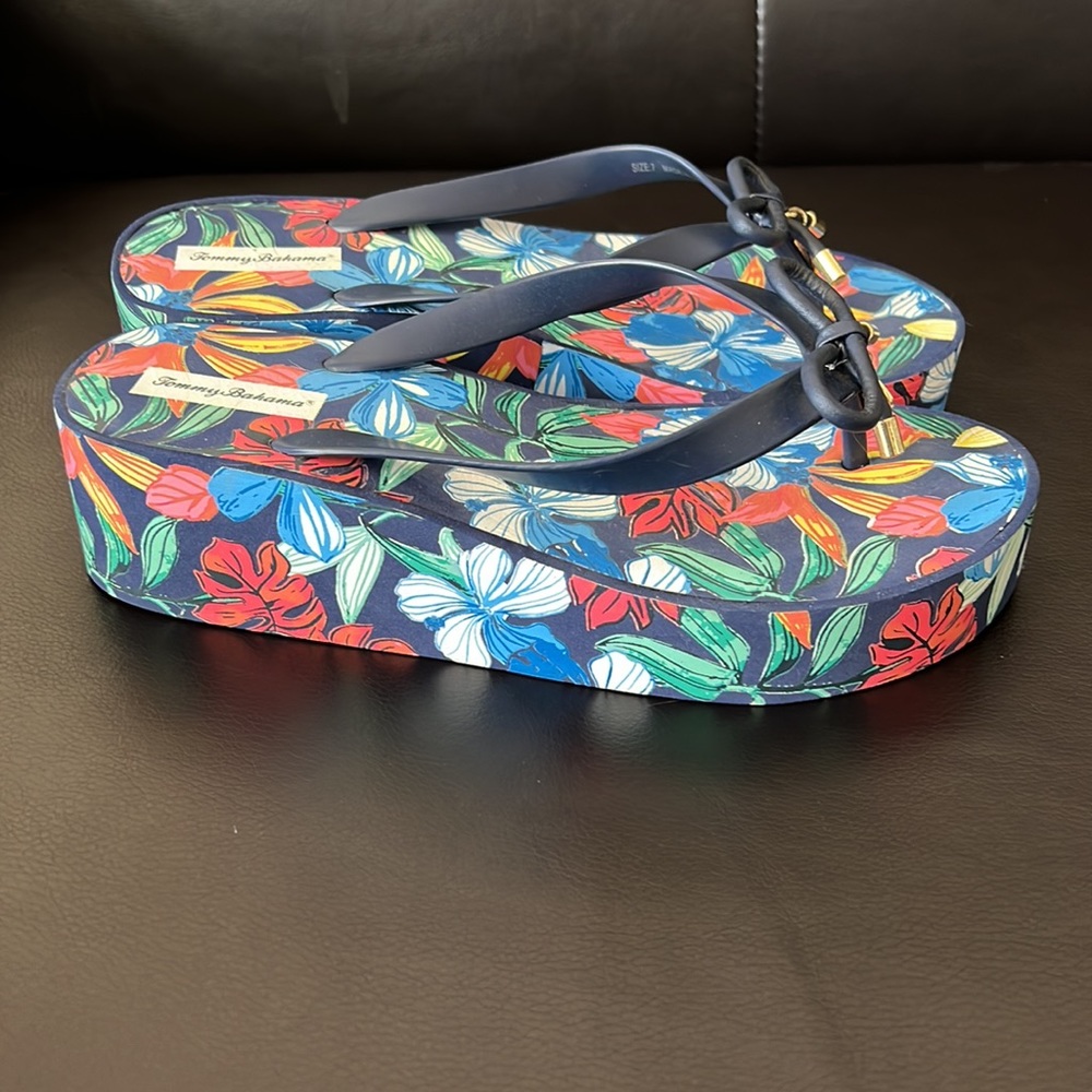 Tommy Bahama Sandals